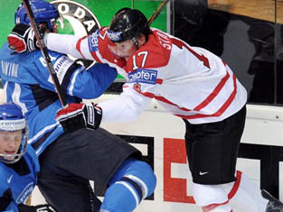 Канадцы потерпели первое поражение на чемпионате мира по хоккею 